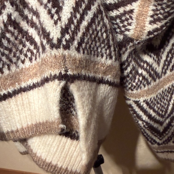 Oversized POL vneck sweater with brown, olive and tan accents NEW Womens small - Picture 4 of 9